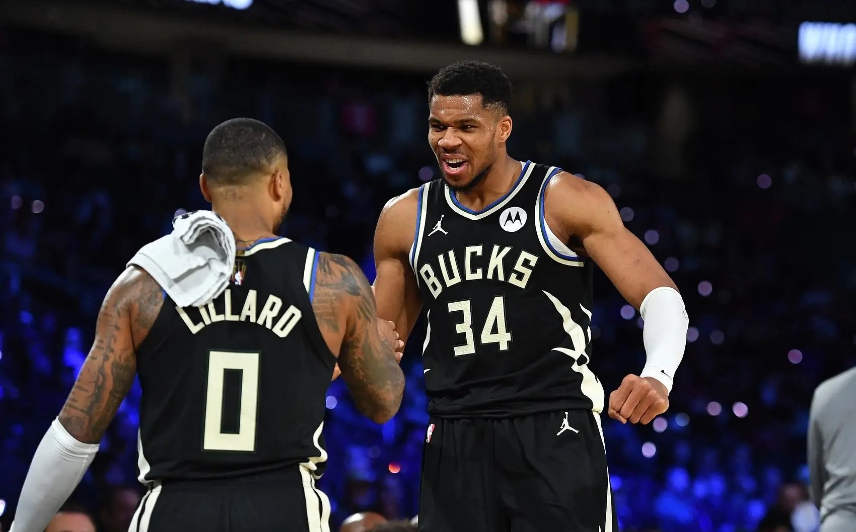 雄鹿横扫青岛队,霍勒迪扛起全队 雄鹿横扫青岛队,霍勒迪扛起全队